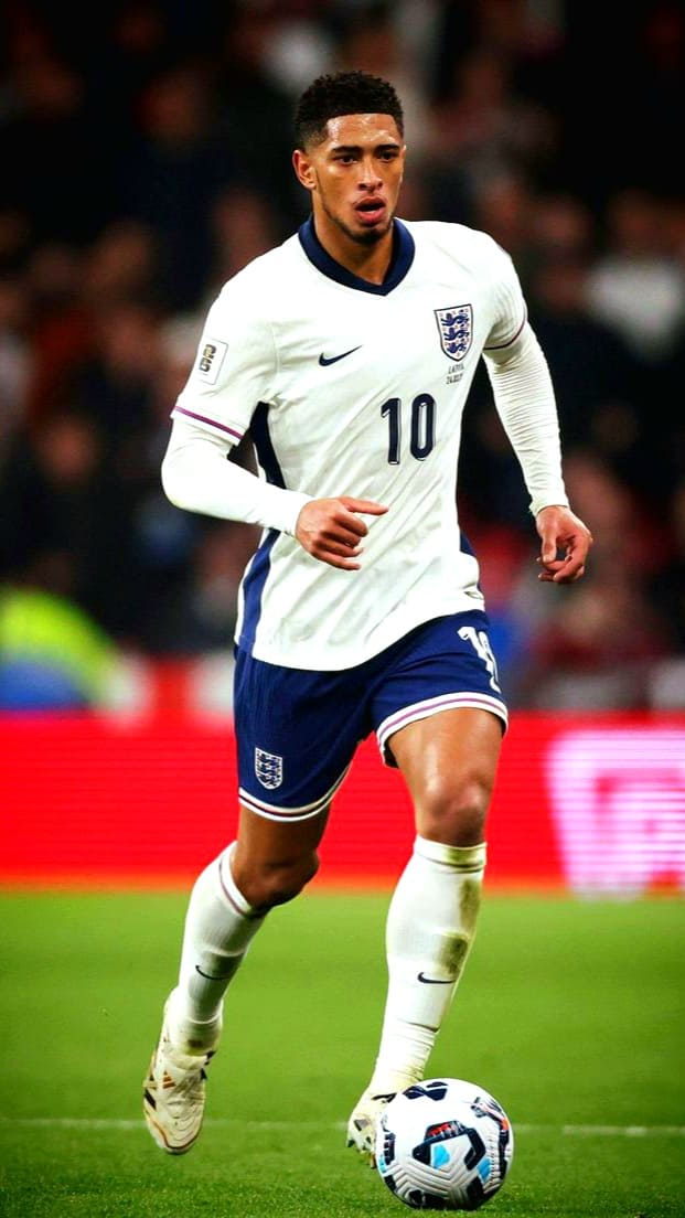 A soccer player in an England kit with the number 10 dribbles a ball on the field during a match, captured live through Colombia IPTV.